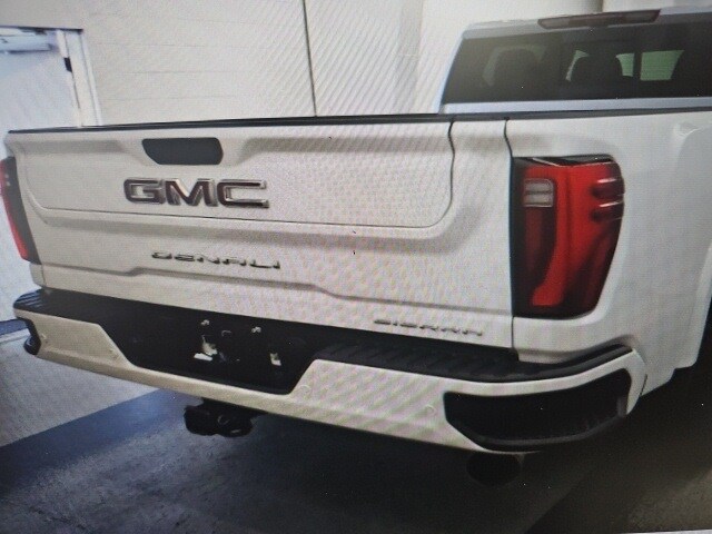 2025 Gmc Sierra HD Denali photo 3