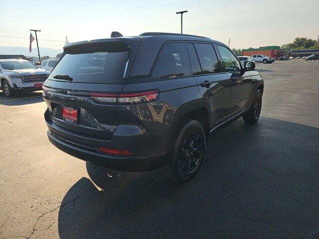 2024 Jeep Grand Cherokee Altitude photo 4