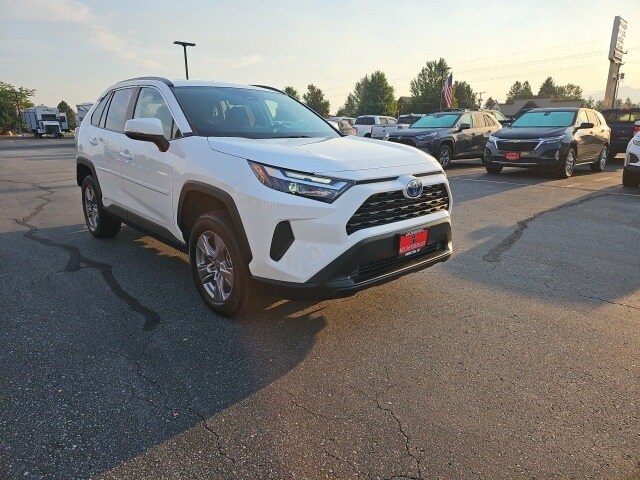 2023 Toyota RAV4 Hybrid LE photo 3