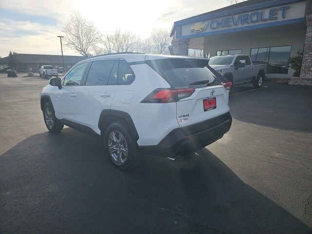 2024 Toyota RAV4 XLE photo 3