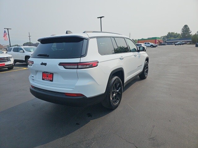 2024 Jeep Grand Cherokee Altitude photo 3