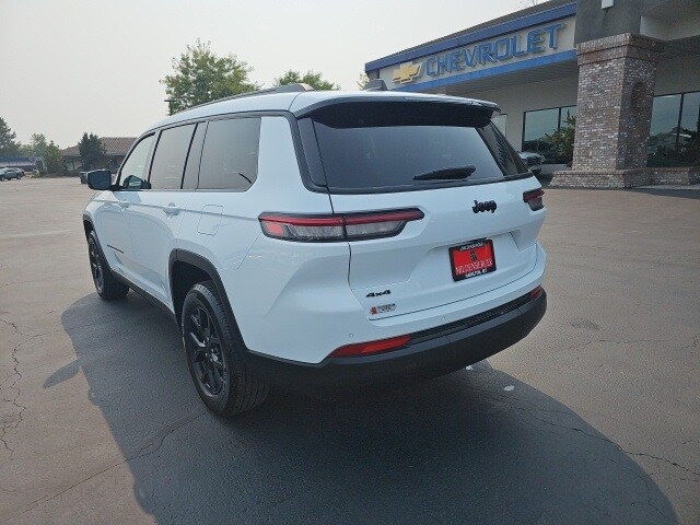 2024 Jeep Grand Cherokee Altitude photo 2