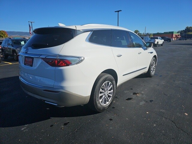 2024 Buick Enclave Premium photo 2