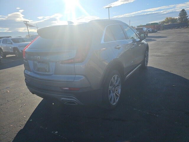 2023 Cadillac XT4 Premium Luxury photo 3