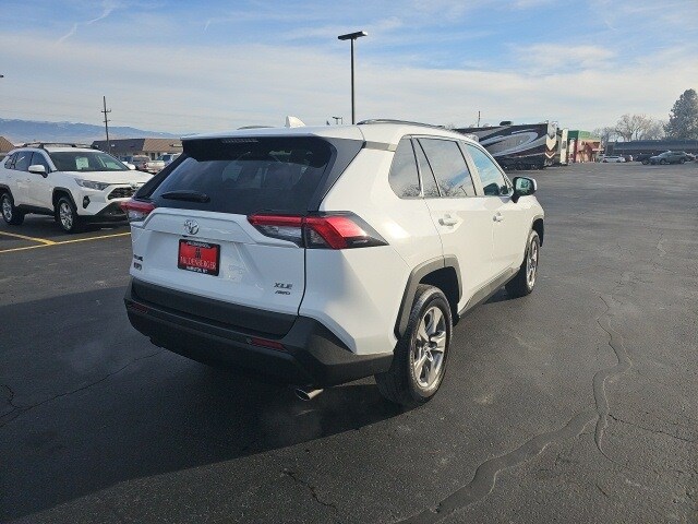 2024 Toyota RAV4 XLE photo 4