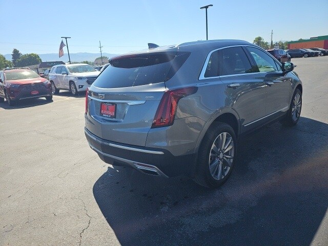 2022 Cadillac XT5 Platinum Premium Luxury photo 3