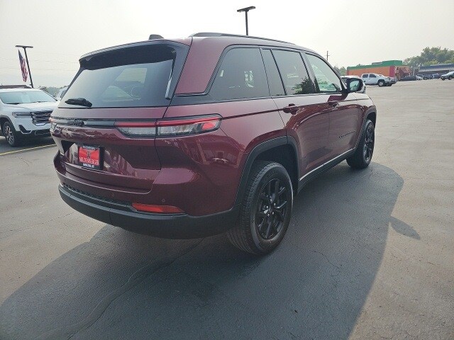2024 Jeep Grand Cherokee Altitude photo 2