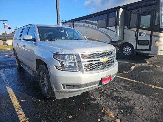 2018 Chevrolet Suburban LT photo 4