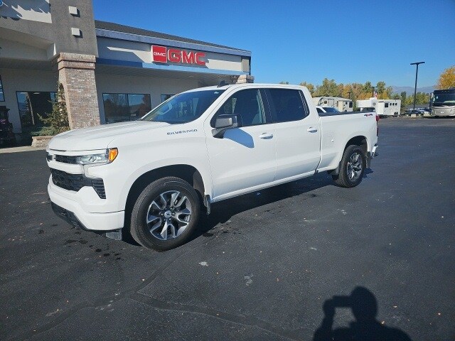 2024 Chevrolet Silverado RST photo 2