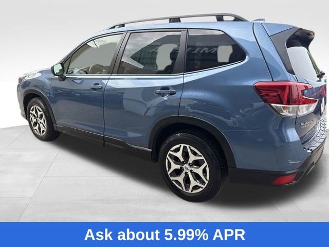 2022 Subaru Forester Premium photo 4