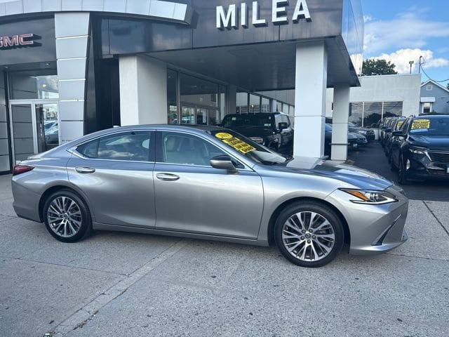 2019 Lexus ES 350's photo