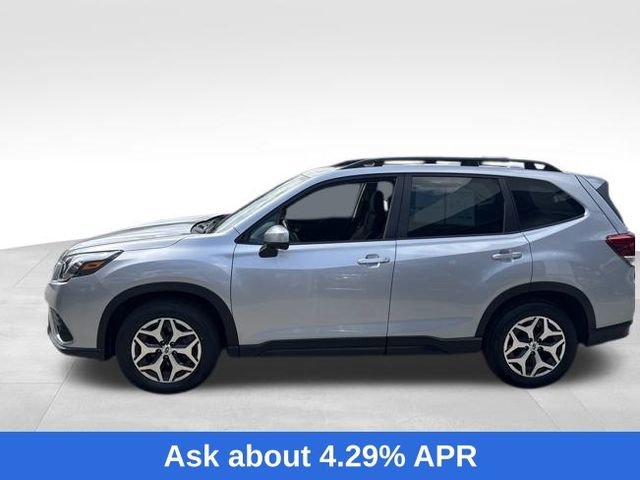 2023 Subaru Forester Premium photo 3