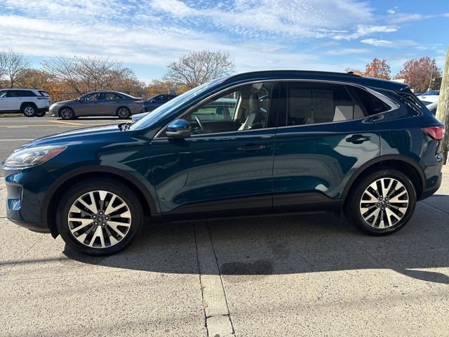 2020 Ford Escape Titanium photo 3