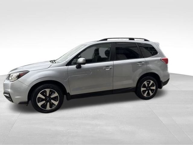 2017 Subaru Forester 2.5i Premium photo 3