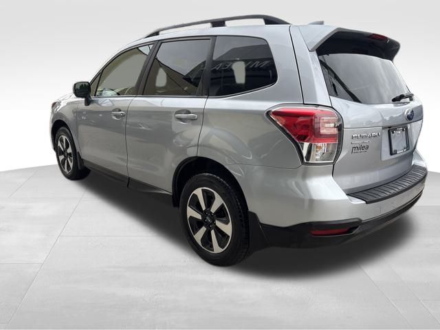2017 Subaru Forester 2.5i Premium photo 4