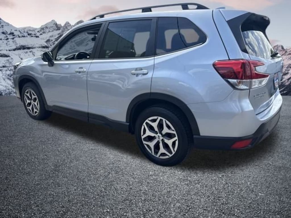 Used 2023 Subaru Forester Premium SUV