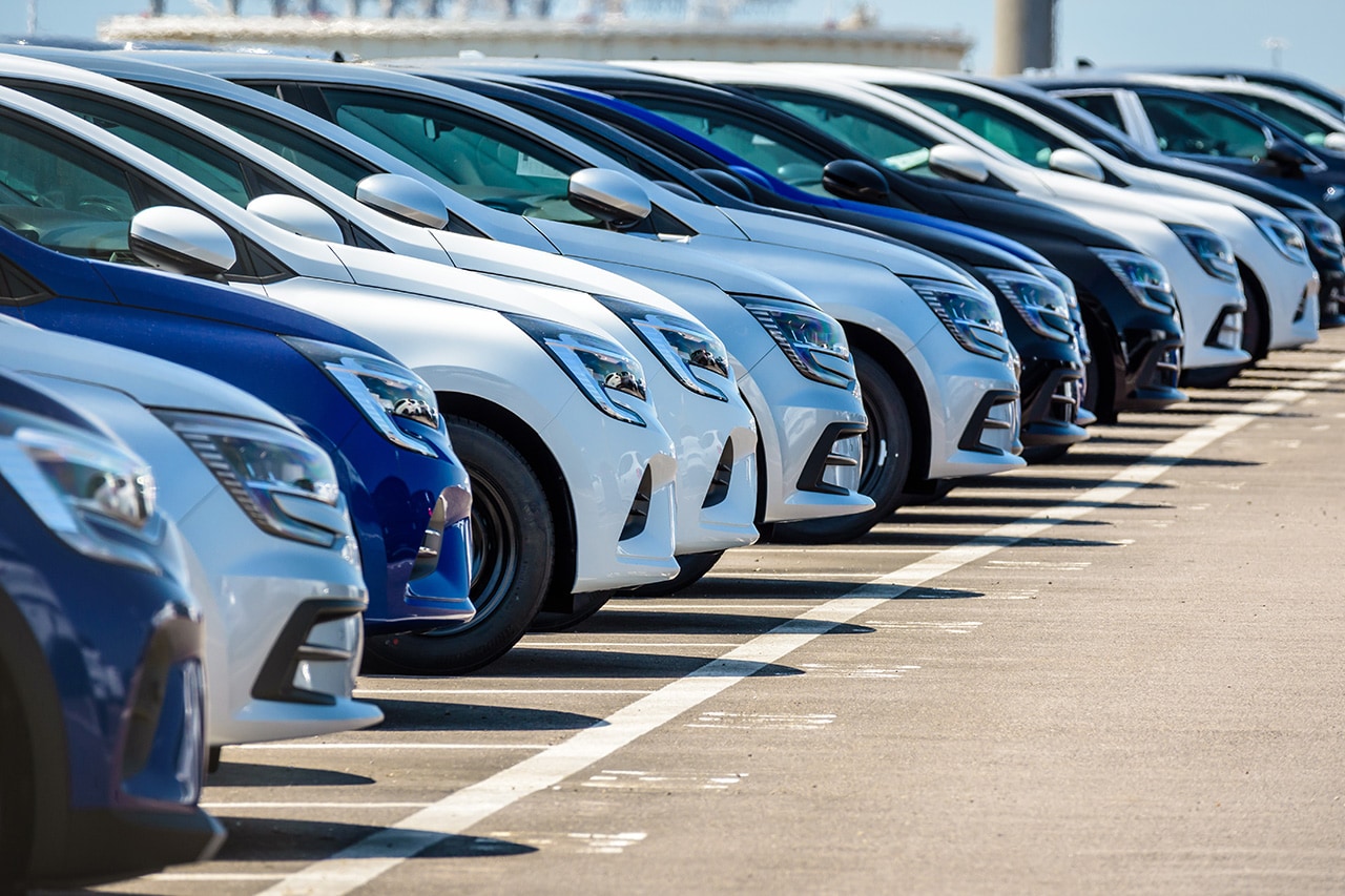 Row%20of%20used%20cars%20on%20lot.jpg
