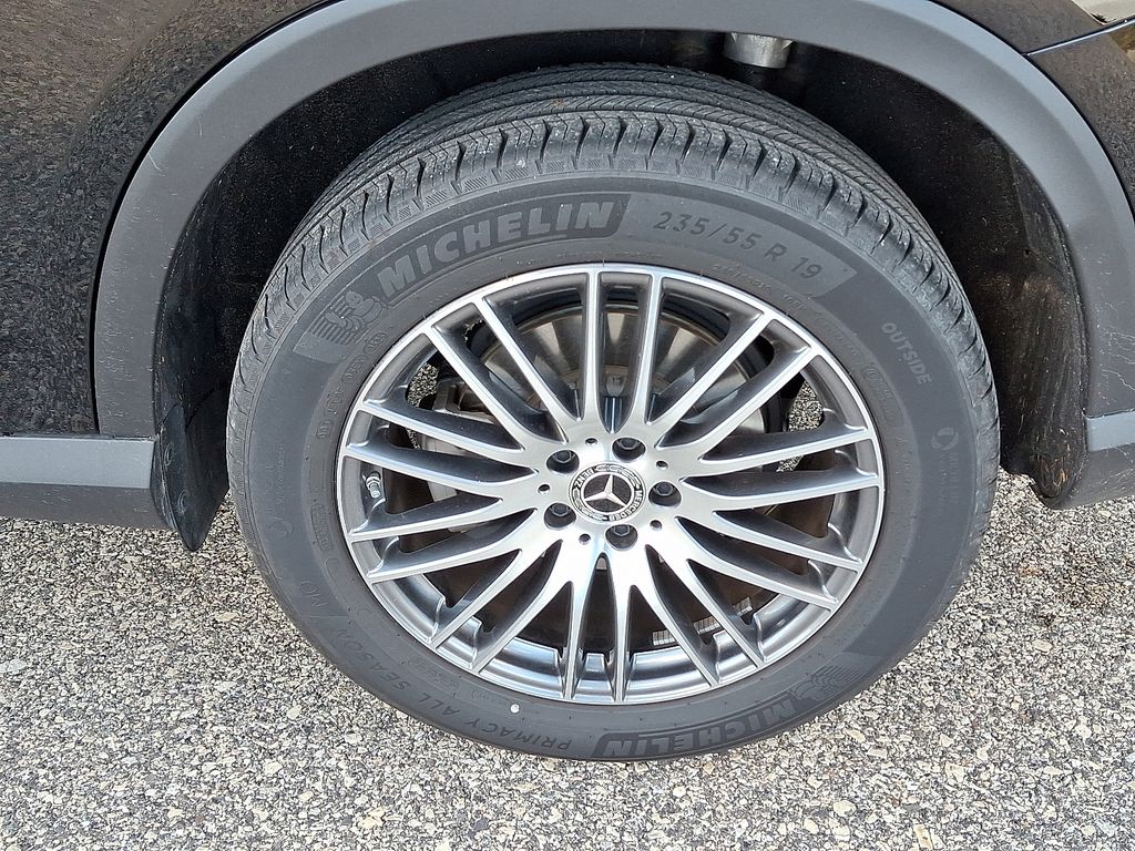 2025 Mercedes-Benz GLC Base - Photo 9