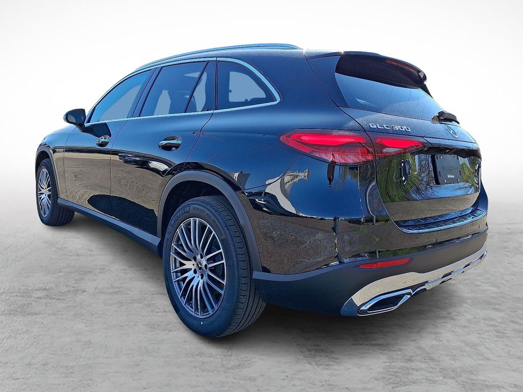 2025 Mercedes Benz GLC 300 4MATIC photo 3