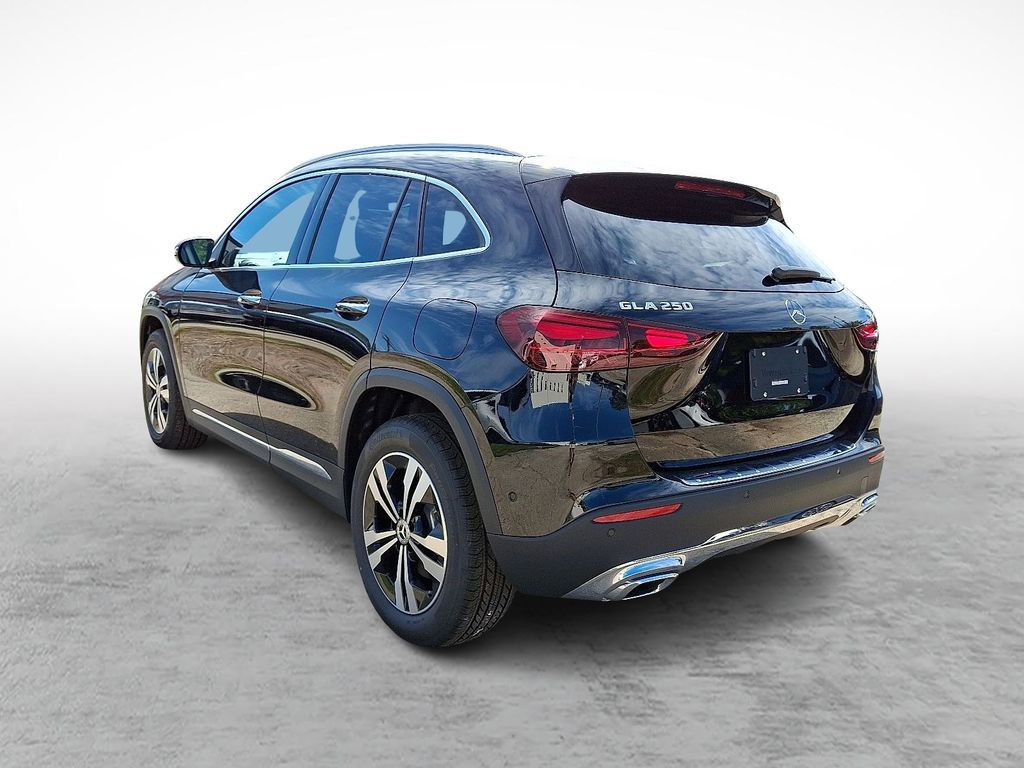 2026 Mercedes Benz GLA 250 4MATIC photo 3