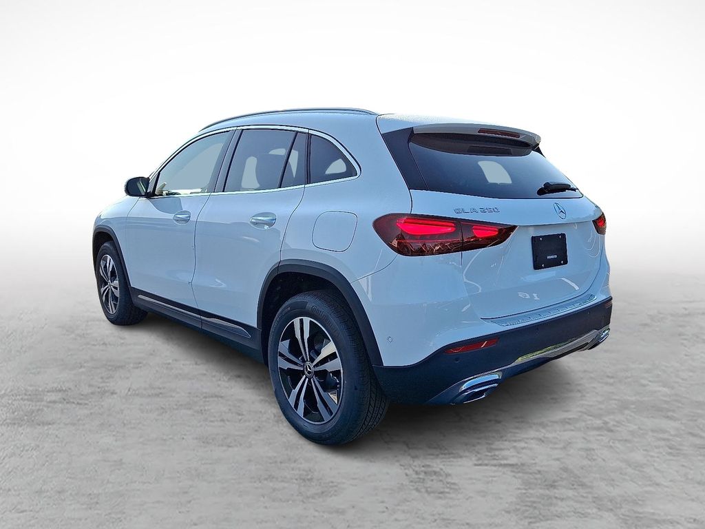 2026 Mercedes Benz GLA 250 4MATIC photo 4