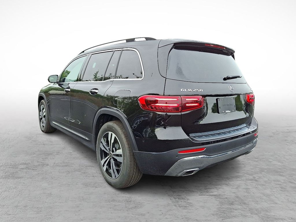 2026 Mercedes Benz GLB 250 4MATIC photo 3