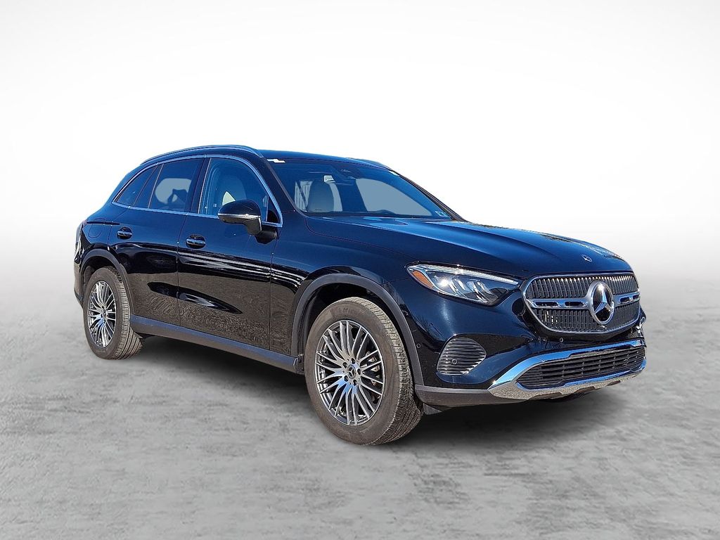 2025 Mercedes-Benz GLC Base's photo
