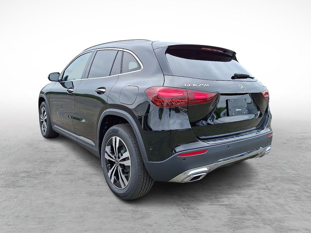 2026 Mercedes Benz GLA 250 4MATIC photo 3