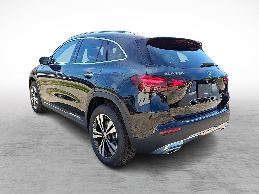 2026 Mercedes Benz GLA 250 4MATIC photo 3
