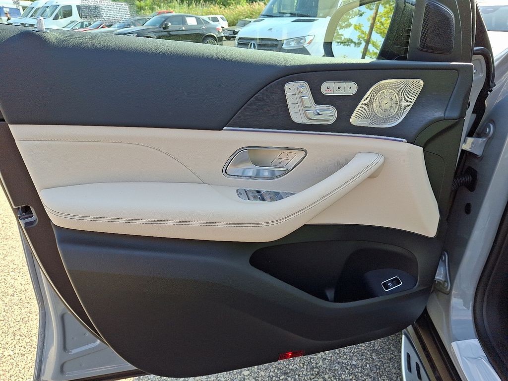 2026 Mercedes-Benz GLS Base - Photo 11