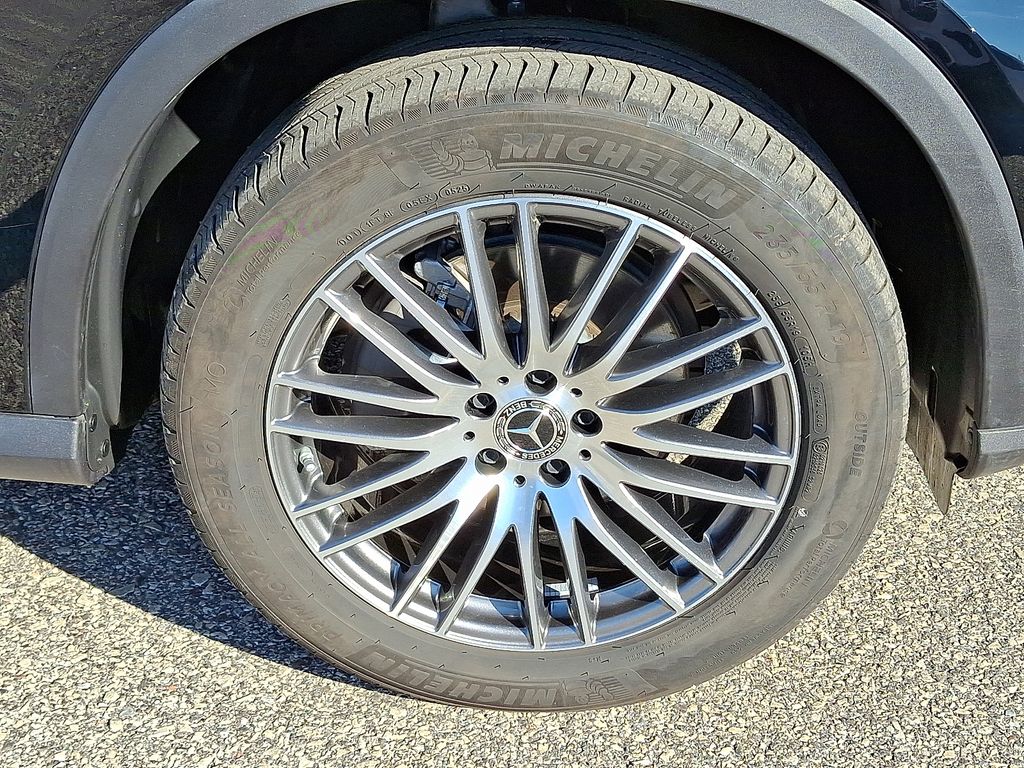 2025 Mercedes-Benz GLC Base - Photo 8