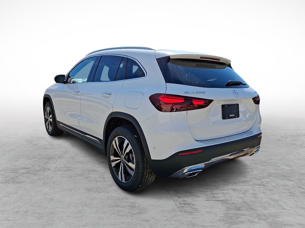 2026 Mercedes Benz GLA 250 4MATIC photo 2