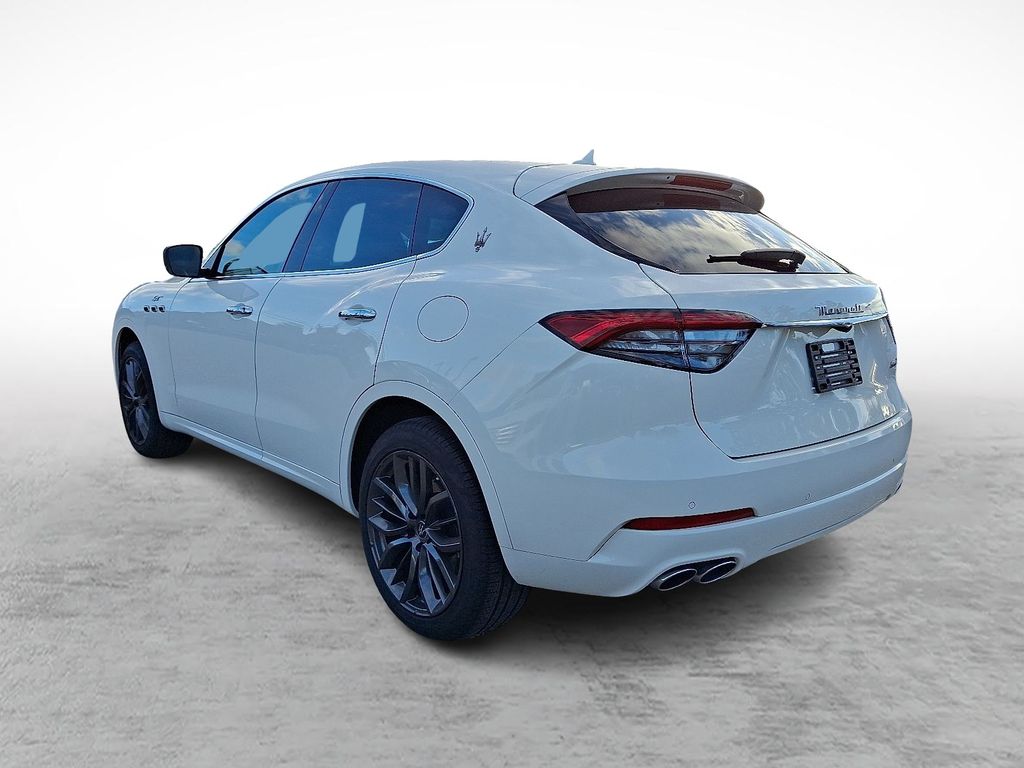 2024 Maserati Levante GT photo 4