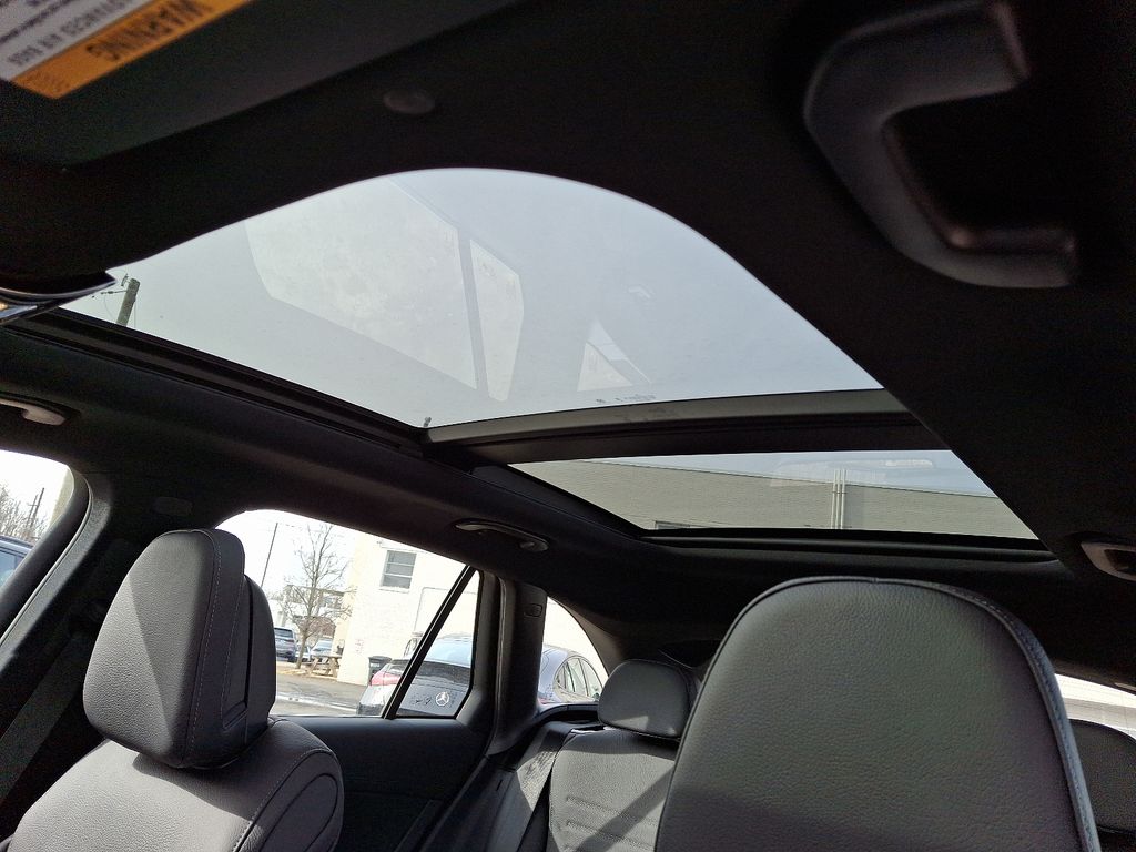 2025 Mercedes-Benz GLC AMG GLC43 - Photo 10