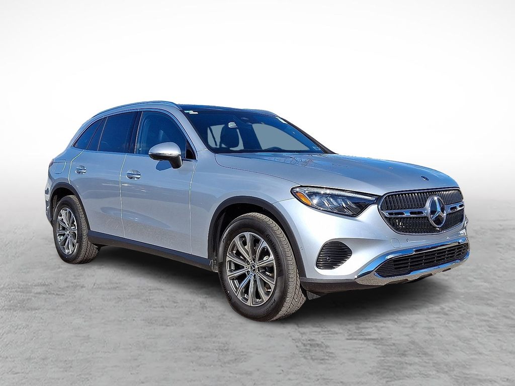 2025 Mercedes-Benz GLC Base's photo