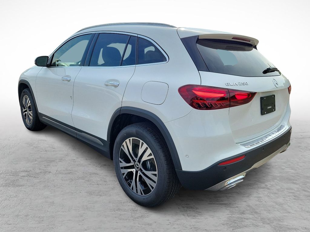 2025 Mercedes Benz GLA 250 4MATIC photo 4