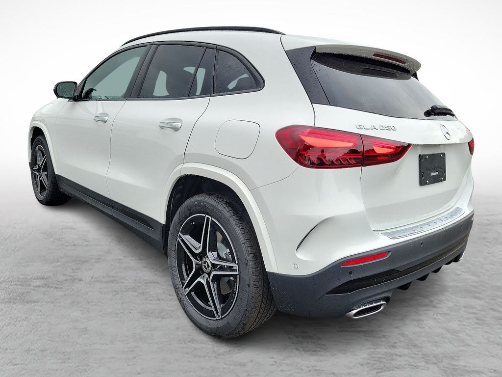 2025 Mercedes Benz GLA 250 4MATIC photo 3