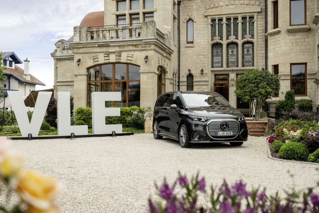 the-all-new-electric-mercedes-benz-vle-300-in-graphite-grey-metallic.jpg
