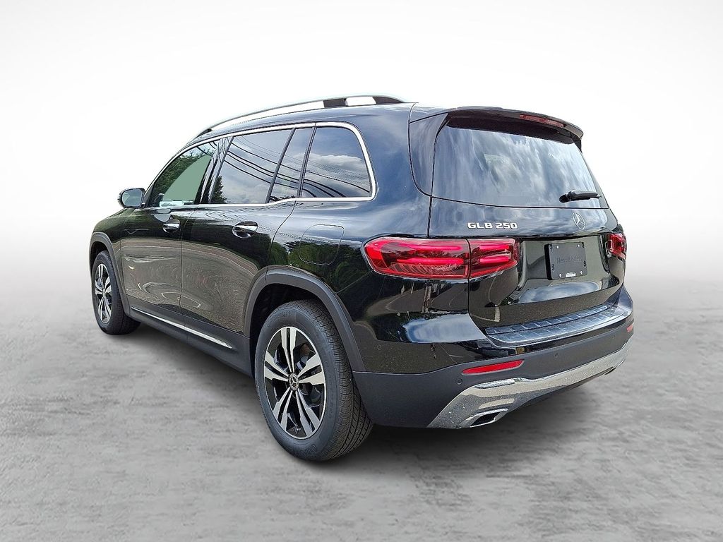 2026 Mercedes Benz GLB 250 4MATIC photo 3