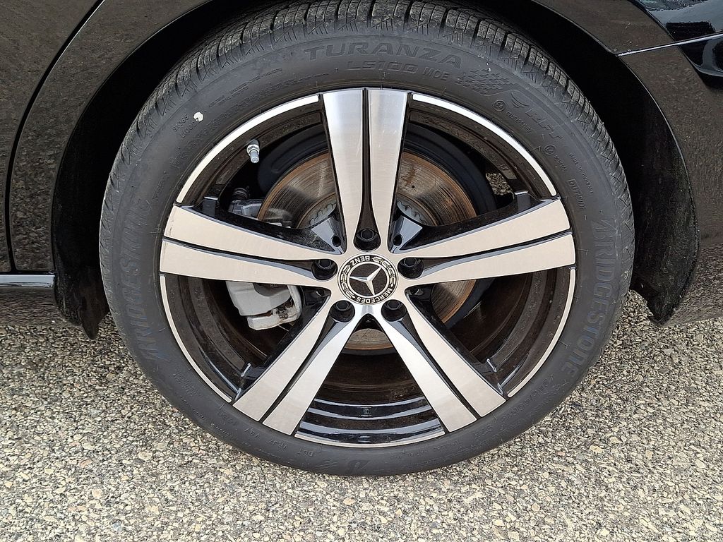 2025 Mercedes-Benz C-Class Sedan C 300 - Photo 9