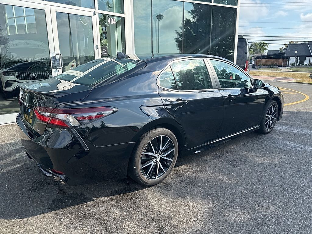 2023 Toyota Camry SE photo 4