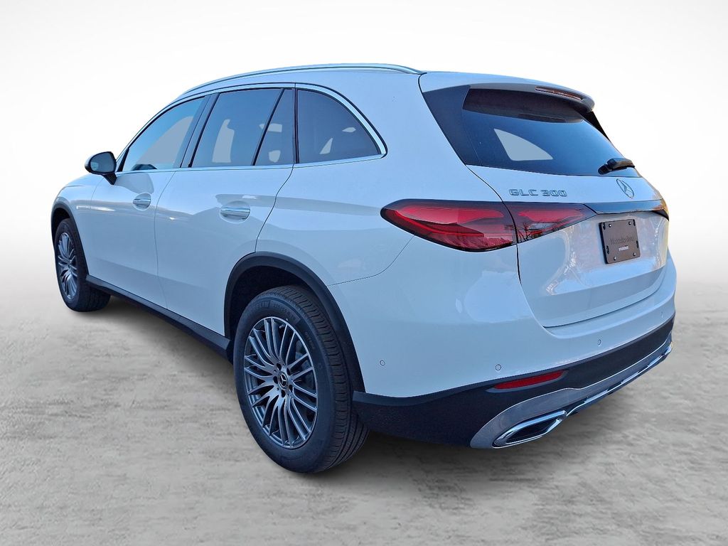 2025 Mercedes Benz GLC 300 photo 4