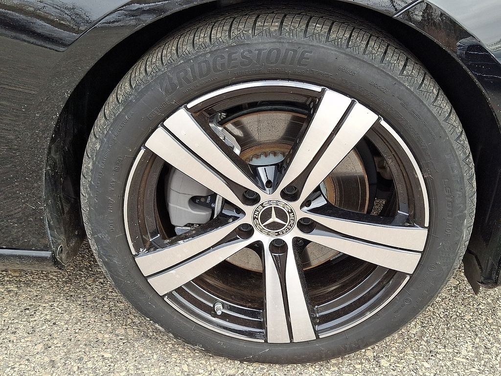 2025 Mercedes-Benz C-Class Sedan C 300 - Photo 8