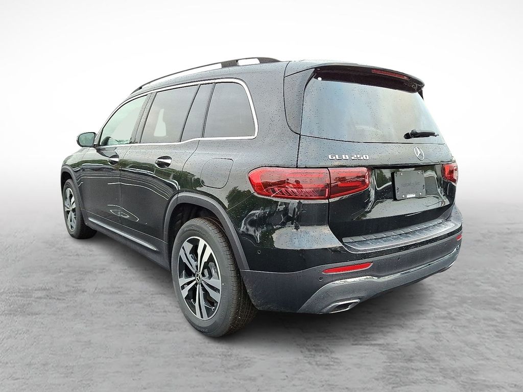 2026 Mercedes Benz GLB 250 4MATIC photo 3