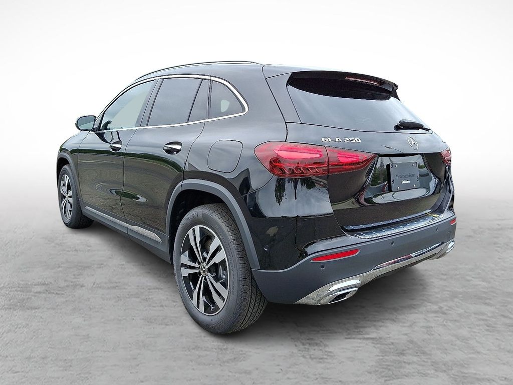 2026 Mercedes Benz GLA 250 4MATIC photo 3
