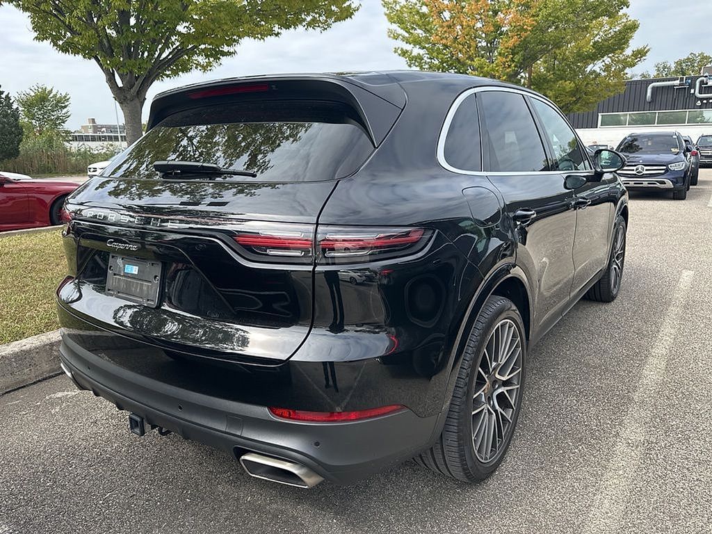 2023 Porsche Cayenne Base photo 2