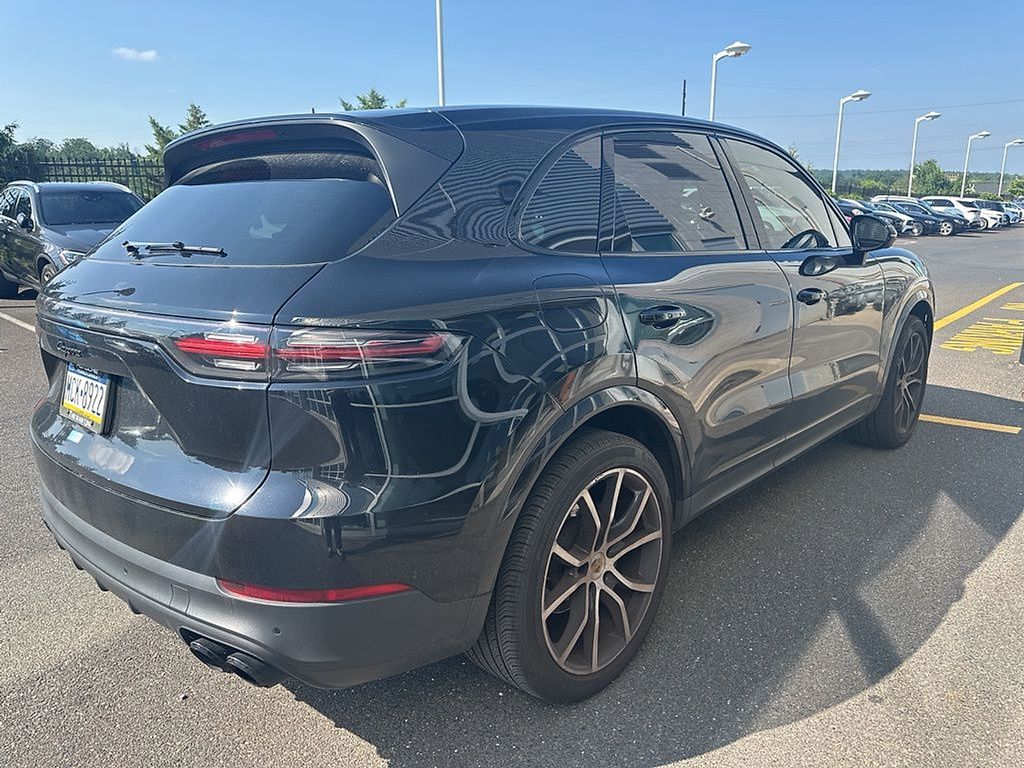 2023 Porsche Cayenne Platinum Edition photo 4