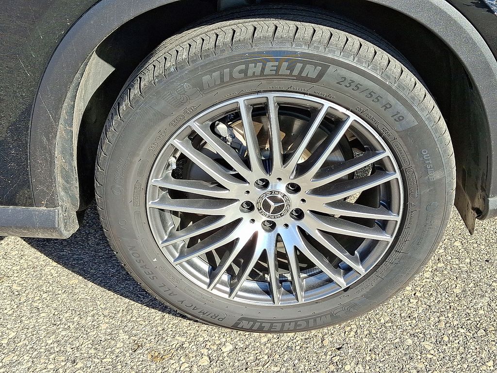 2025 Mercedes-Benz GLC Base - Photo 8