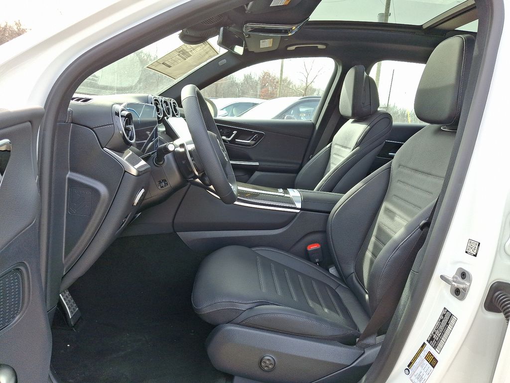 2025 Mercedes-Benz GLC AMG GLC43 - Photo 9