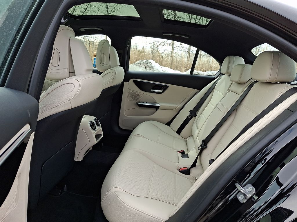 2025 Mercedes-Benz C-Class Sedan C 300 - Photo 11